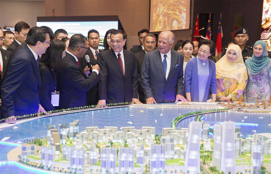 Premier Li meets old friends at specialty shop in Malacca