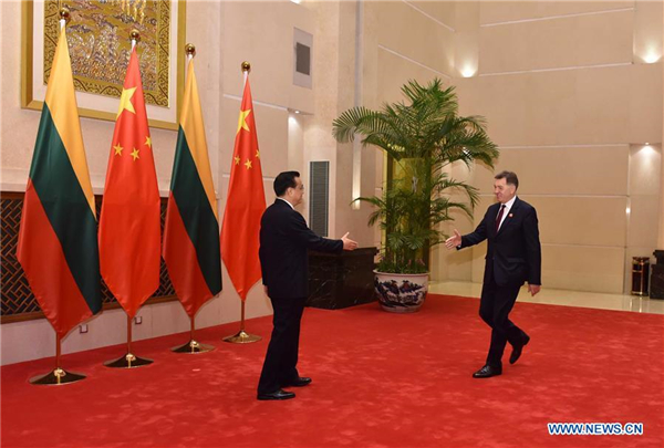 Premier Li meets Lithuanian prime minister