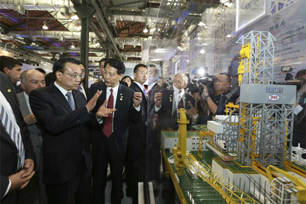 Li tours Chinese manufacturing expo