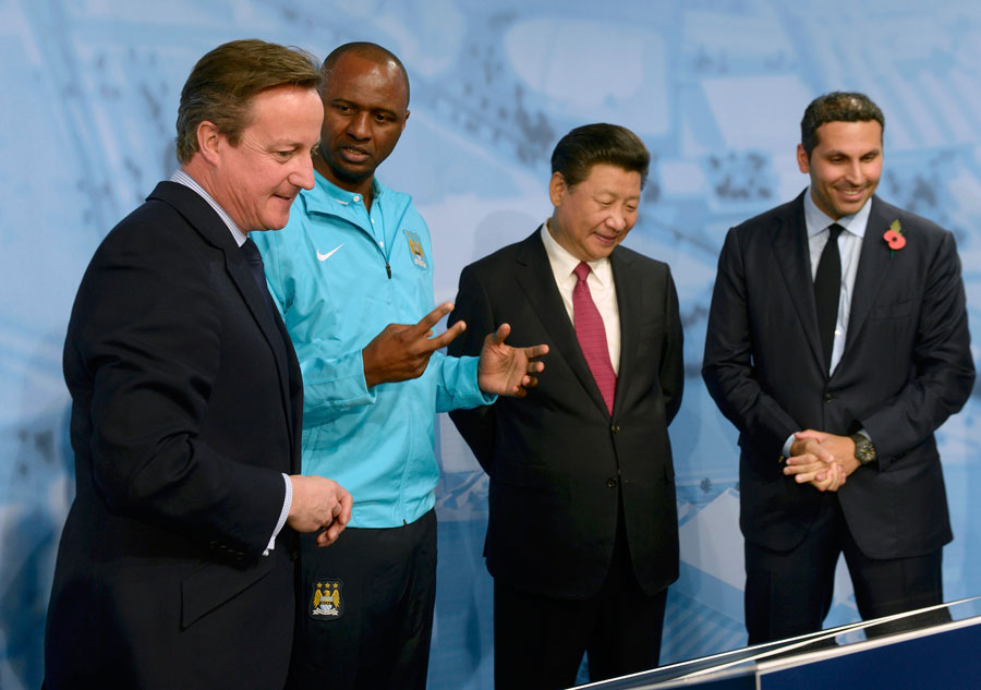 President Xi visits Man City football club