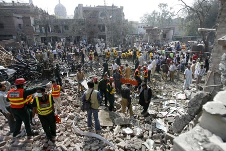 Two explosions took place in eastern Pakistan on Tuesday morning, killing at least 20 people, local TV channel DAWN NEWS reported.