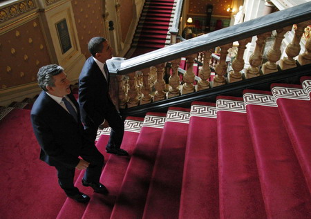 Obama tries to rally world to cope with downturn