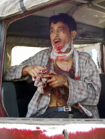 2 bomb blasts kill at least 7 in India