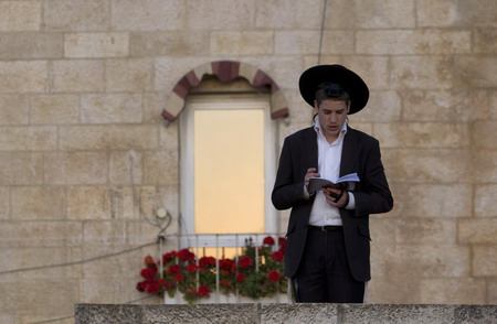 Jews offer prayers for the sun