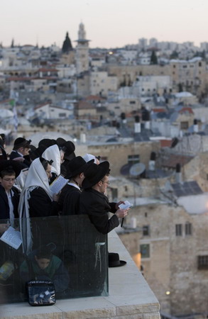 Jews offer prayers for the sun