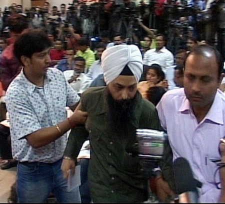 Indian minister targeted by copycat shoe thrower