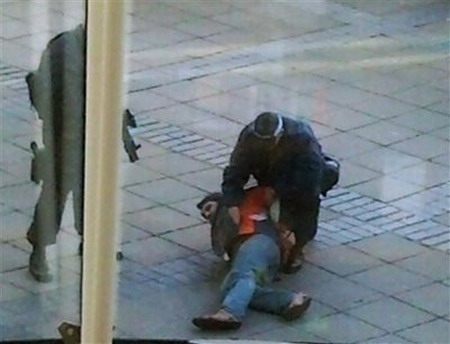 UK's anti-terror officer resigns after blunder