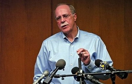 FBI called in for hostage standoff with pirates