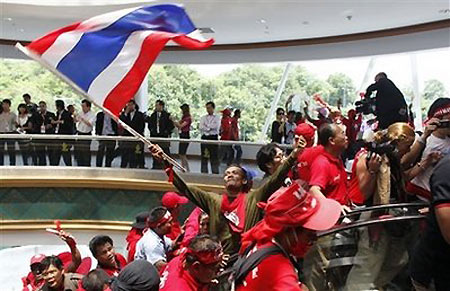 Asia summit canceled; Thai protesters storm venue