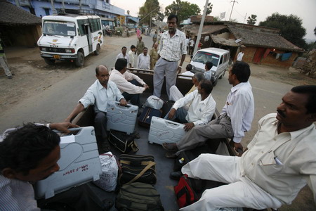 India's polls open with no clear favorite