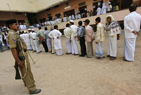 India starts marathon vote, weak coalition seen