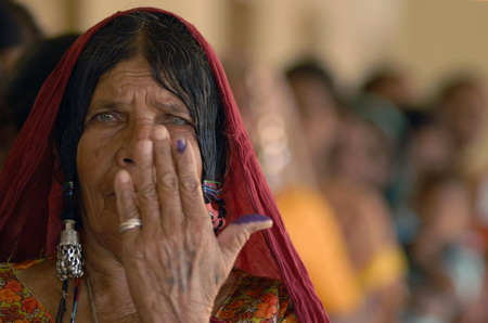 India starts marathon vote, weak coalition seen