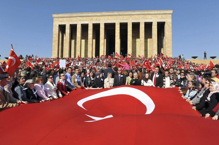 Protest erupts after new Turkey arrests