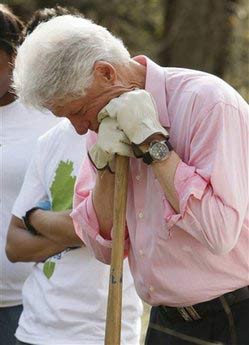 Obama urges Americans to undertake national service