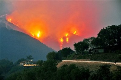 Wildfire burns homes in coastal Calif. enclave