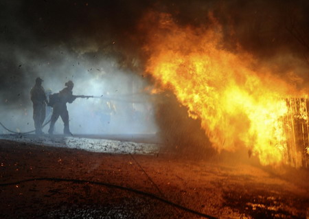Calif. wildfire imperils Santa Barbara; homes lost