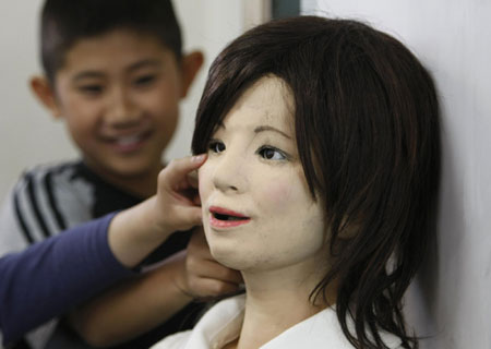 Robot takes over Tokyo classroom