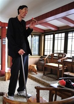 Study finds tall people at top of wages ladder