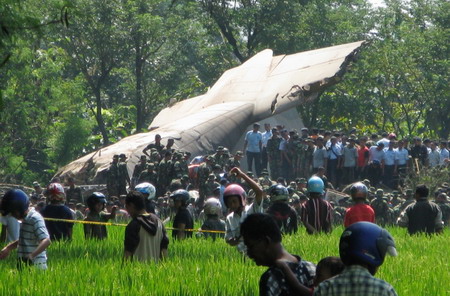 98 killed in Indonesian military plane crash