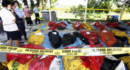 98 killed in Indonesian military plane crash