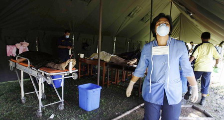 98 killed in Indonesian military plane crash