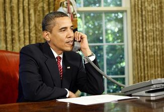 Obama calls astronauts aboard shuttle Atlantis