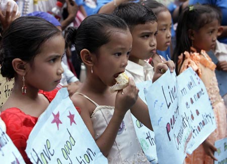 Children protest against child porn in Manila