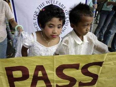 Children protest against child porn in Manila