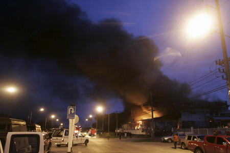 Bomb, arson attacks hit south Thailand