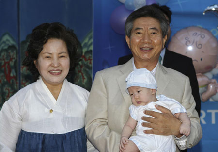 S.Koreans bid farewell to ex-president Roh