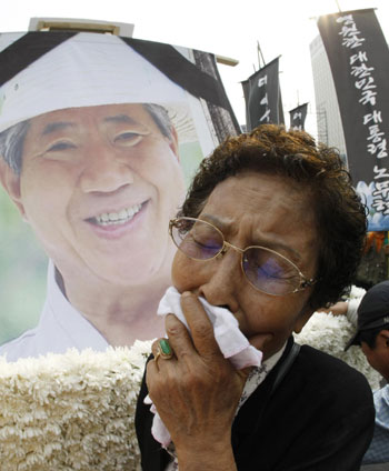 S.Koreans bid farewell to ex-president Roh
