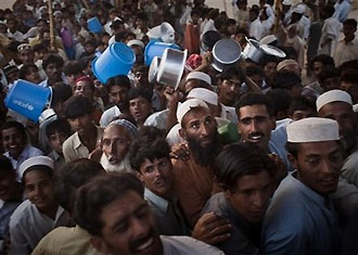 Pakistan: Corpses lie exposed in retaken Swat town