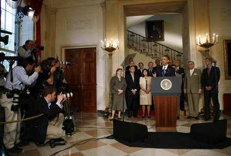 Auto icon GM files for bankruptcy