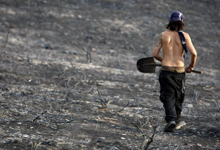 Wildfire rages near Athens