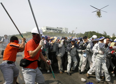 Protest down-spirals into chaos at Ssangyong