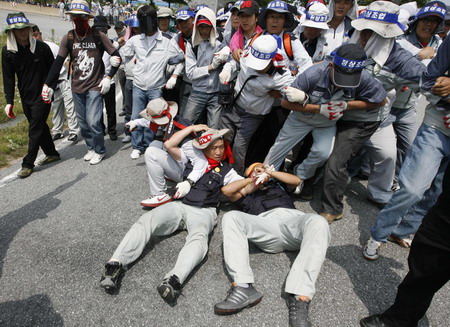 Protest down-spirals into chaos at Ssangyong