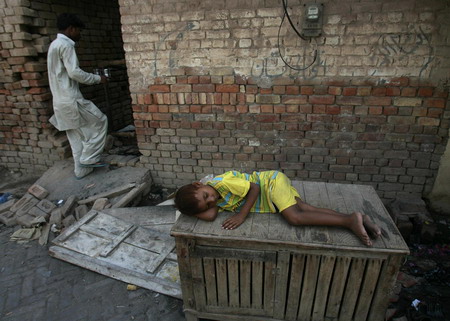 Pakistan questions 200 after 8 Christians killed