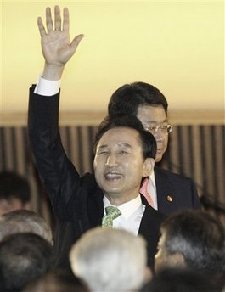 ROK's Lee renews aid offer to DPRK