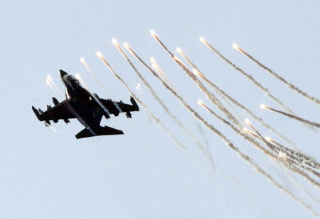Russia air show kicks off despite of crash