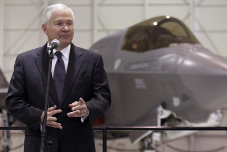 Gates endorses new US bomber project