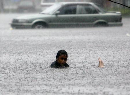 Tropical storm hits Philippines
