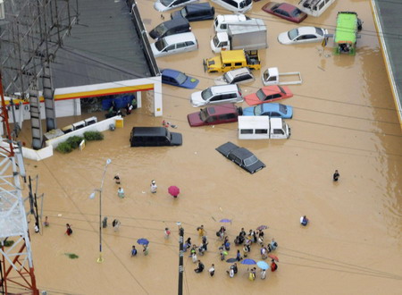 Typhoon wrecks havoc to Metro Manila