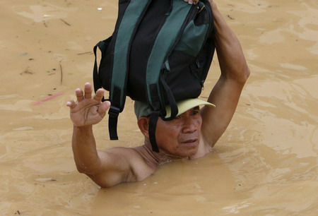 Typhoon wrecks havoc to Metro Manila