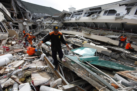 Indonesian quake toll at 1,100