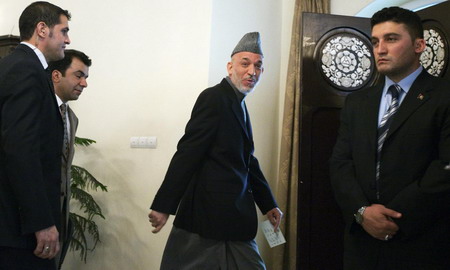 Runner-up accepts run-off in Afghan election