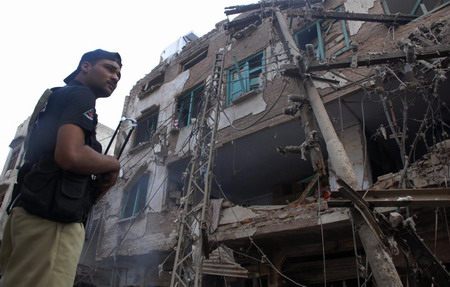 Car bomb in Pakistan kills 100