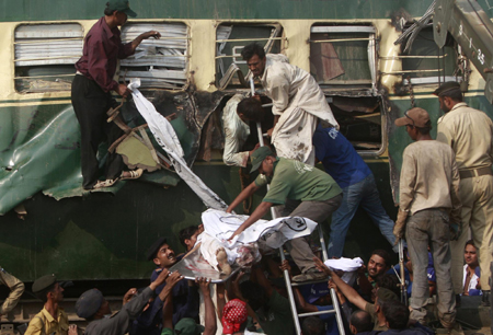 At least 12 killed in Pakistan train collision