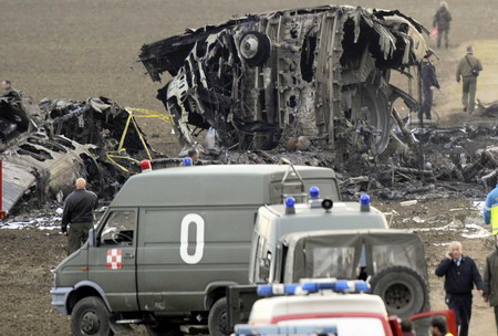 Italian military plane crashes, 5 dead