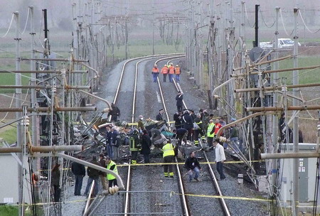 Italian military plane crashes, 5 dead