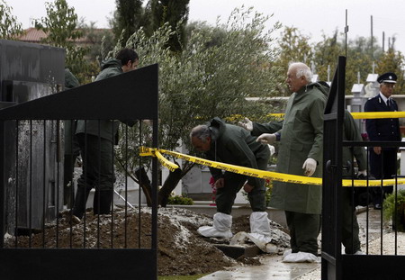 Ex-Cyprus president's body stolen from grave